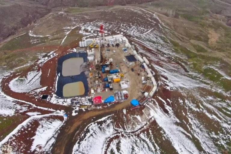 Rusların günlük 5 ton petrol çıkardığı bölgede sondaj başladı
