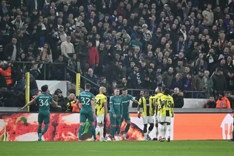 Fenerbahçeliler yüzünden taraftarlarına ceza yağdırdılar